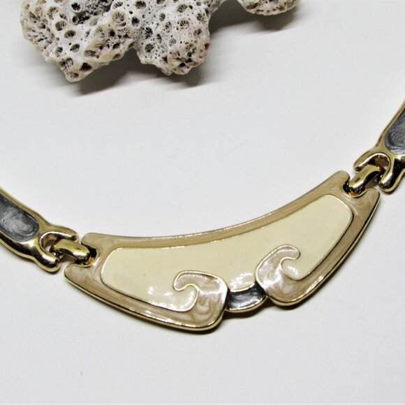 Vintage TRIFARI Gray Cream Beige Enamel Bib Necklace- Chunky Gold Plated Chain - Picture 2 of 7